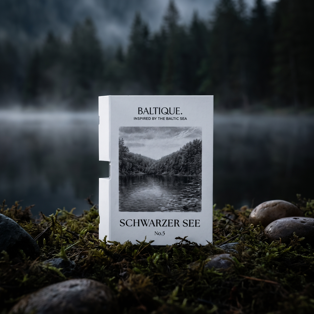 Schwarzer See No. 5 – BALTIQUE. Waldduft Extrait de Parfum Flakon von der Insel Rügen
